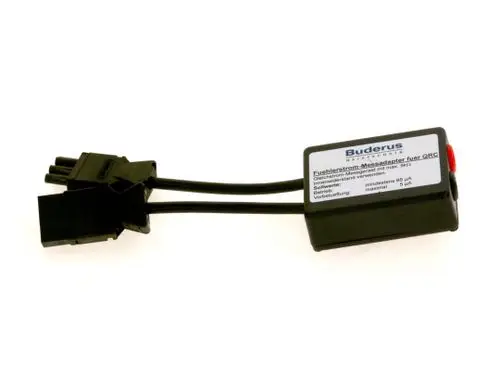 Adapter zur Messung von UV-Strom, verbunden mit einem Stecker. Das Produkt zeigt die Marke Bosch und ist für spezielle Messgeräte vorgesehen.